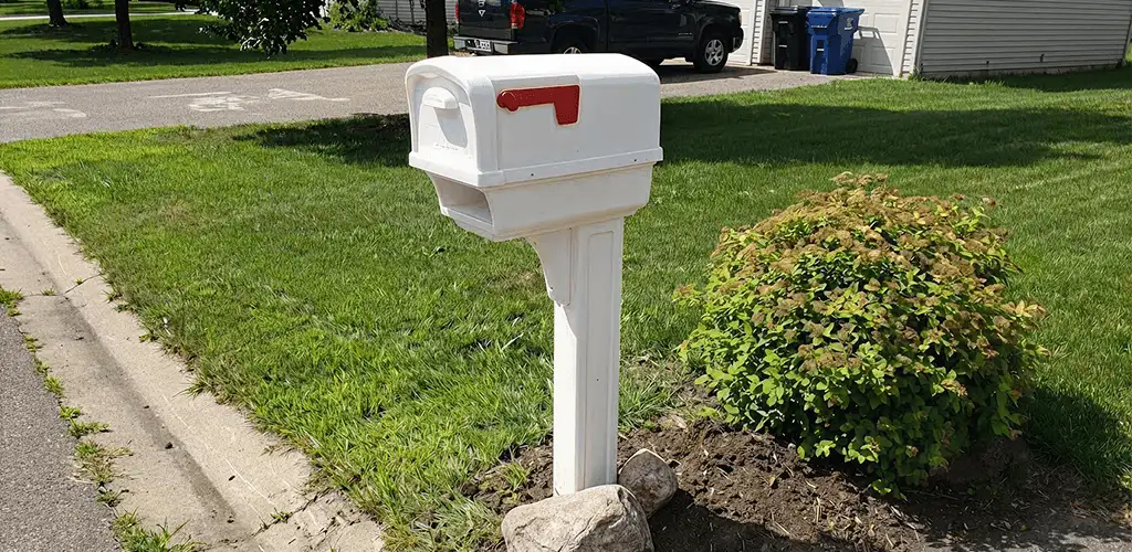 Mailbox installation for a residential curbside mailbox in Tallahassee, FL